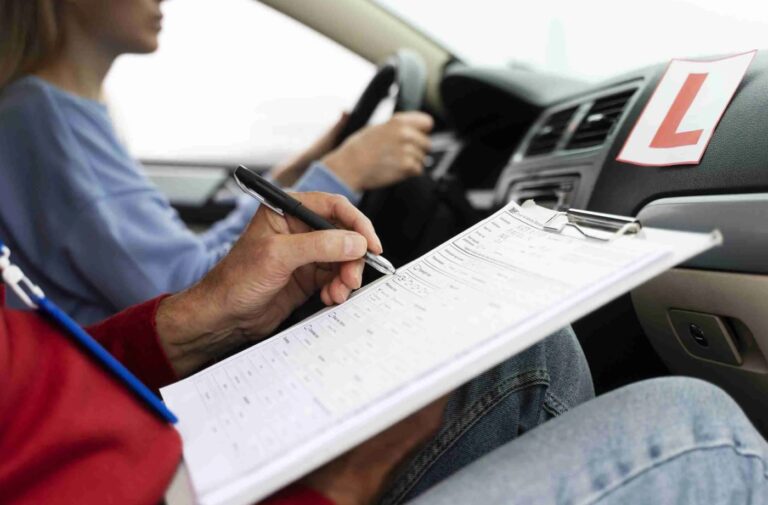 Manuel mi Yoksa Otomatik Vites Ehliyet mi Almalıyım?